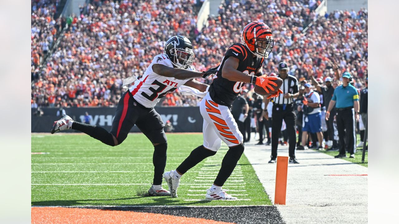 Falcons Vs Bengals Stock Photo, Picture and Royalty Free Image. Image  31382054.