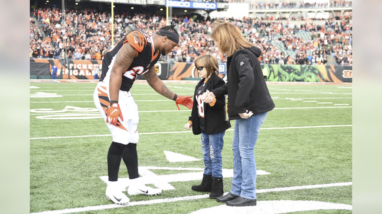 Joe Mixon Makes Young Fan's First Bengals Game Unforgettable with