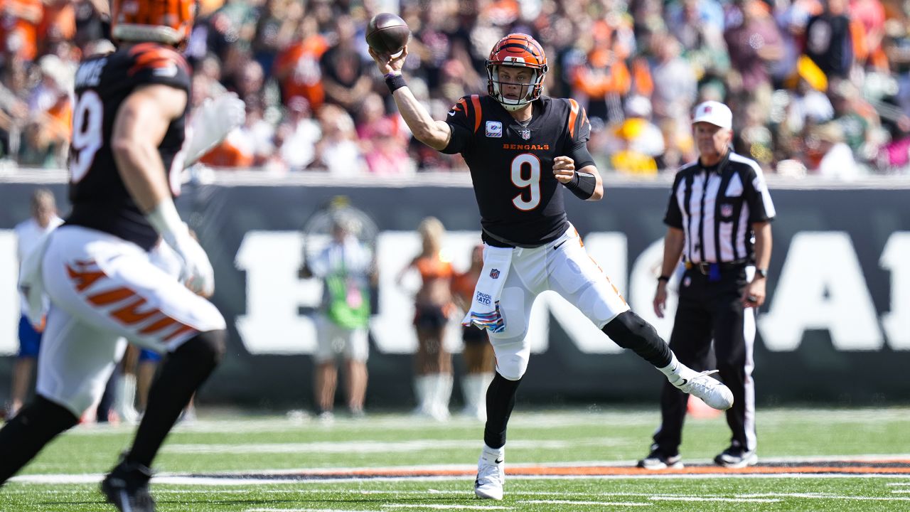 Cincinnati Bengals linebacker Logan Wilson (55) celebrates a missed field  goal during an NFL football game against the Green Bay Packers, Sunday,  Oct. 10, 2021, in Cincinnati. (AP Photo/Zach Bolinger Stock Photo - Alamy