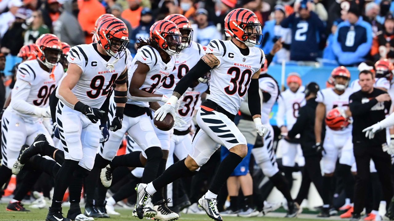 Jessie Bates intercepts Tannehill on Titans' first play vs. Bengals