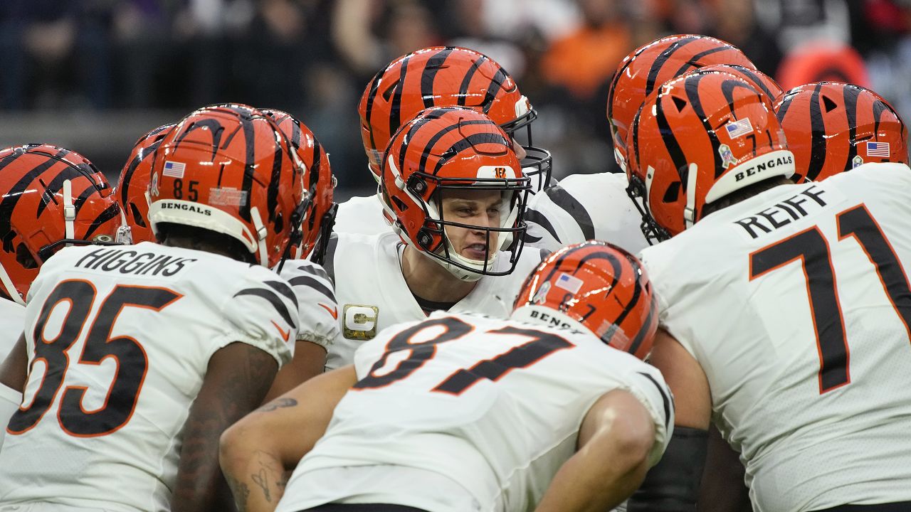 Saturday January 15, 2022: Cincinnati Bengals running back Joe Mixon (28)  warms up before the start of the NFL AFC Wildcard Playoff game between the  Las Vegas Raiders and the Cincinnati Bengals