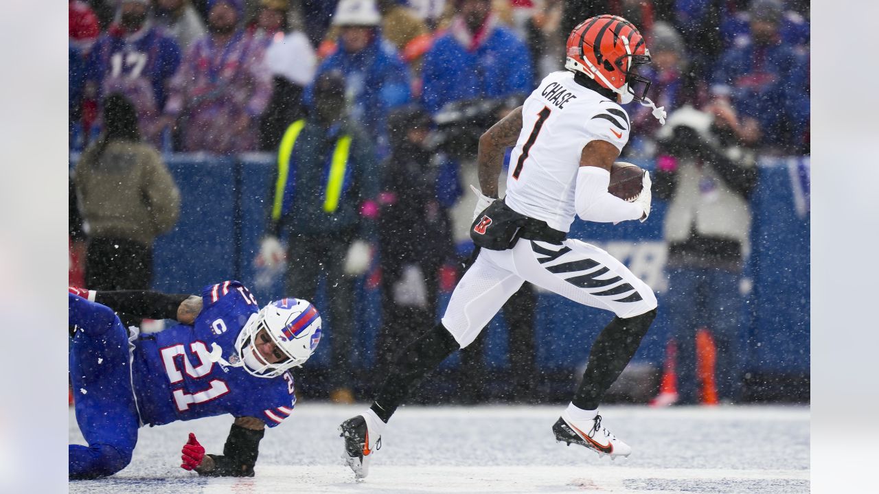 Cincinnati Bengals wide receiver Ja'Marr Chase celebrates a first down in  the first half of an NFL wild-card playoff football game against the  Baltimore Ravens in Cincinnati, Sunday, Jan. 15, 2023. (AP