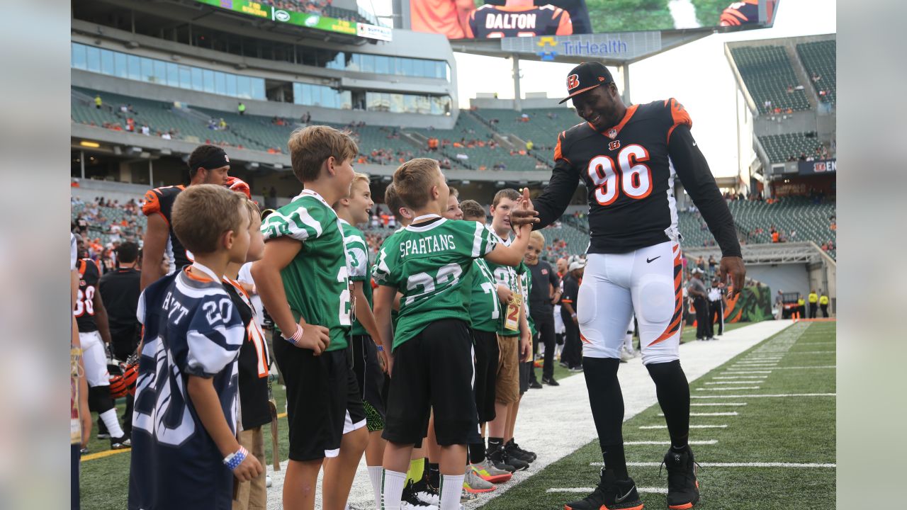 Michael Johnson returns to Bengals - ABC7 Chicago