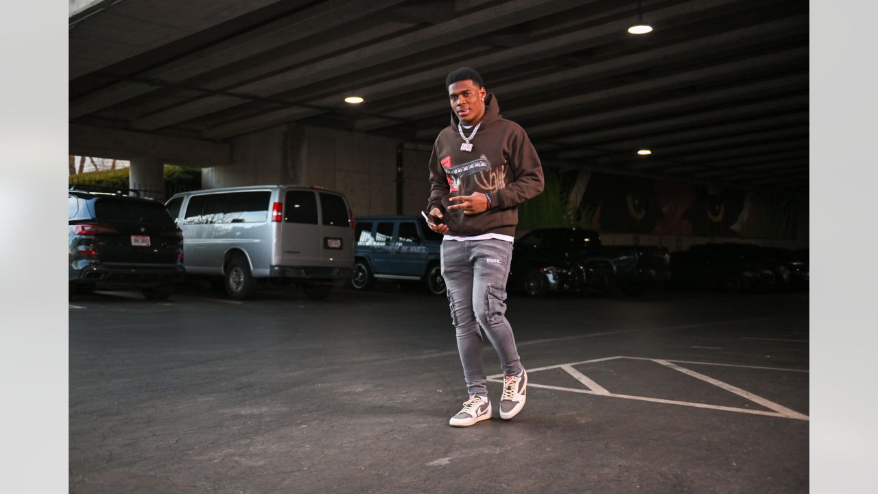 Cincinnati Bengals wide receiver Tee Higgins (85) warms up before an NFL  wild-card football game against the Baltimore Ravens on Sunday, Jan. 15,  2023, in Cincinnati. (AP Photo/Emilee Chinn Stock Photo - Alamy