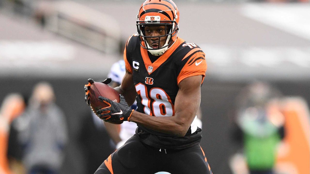 Cincinnati Bengals safety Vonn Bell (24) is seen during an NFL football  game against the Dallas Cowboys, Sunday, Sept. 18, 2022, in Arlington,  Texas. Dallas won 20-17. (AP Photo/Brandon Wade Stock Photo - Alamy