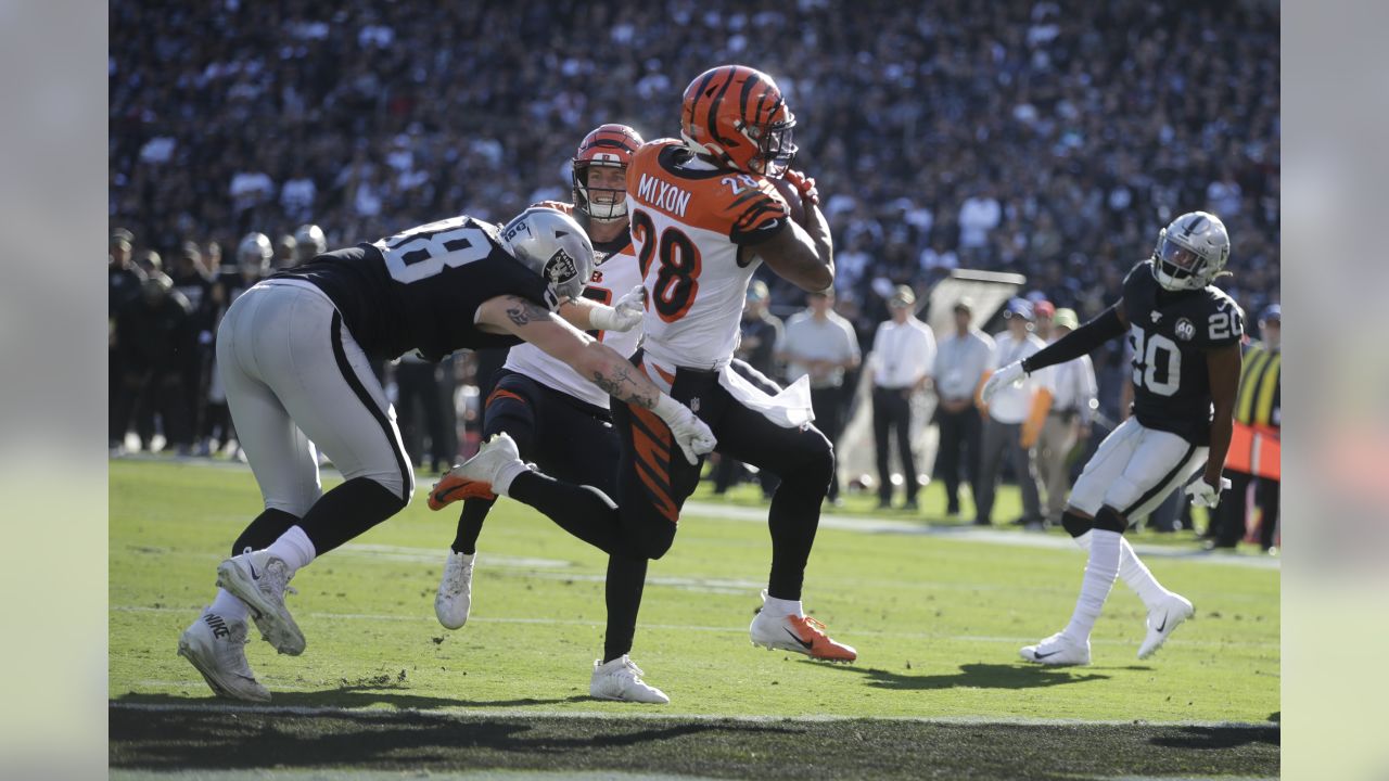 Running back Joe Mixon's goal-line bull rush ruled touchdown after  Cincinnati Bengals' challenge