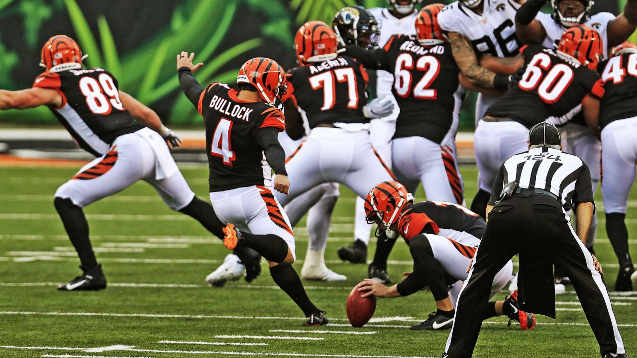 Cincinnati Bengals defensive tackle DJ Reader (98) leaves the field after  an NFL football game against the Baltimore Ravens, Sunday, Jan. 8, 2023, in  Cincinnati. (AP Photo/Jeff Dean Stock Photo - Alamy