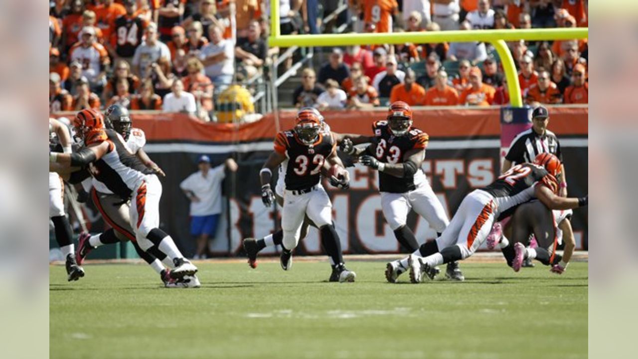 : CEDRIC BENSON CINCINNATI BENGALS 8X10 HIGH GLOSSY SPORTS ACTION  PHOTO (P) : Sports & Outdoors