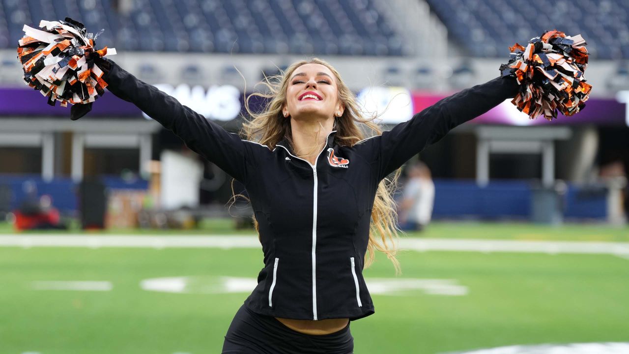 Photo Gallery  Ben-Gal Cheerleaders Field Rehearsal