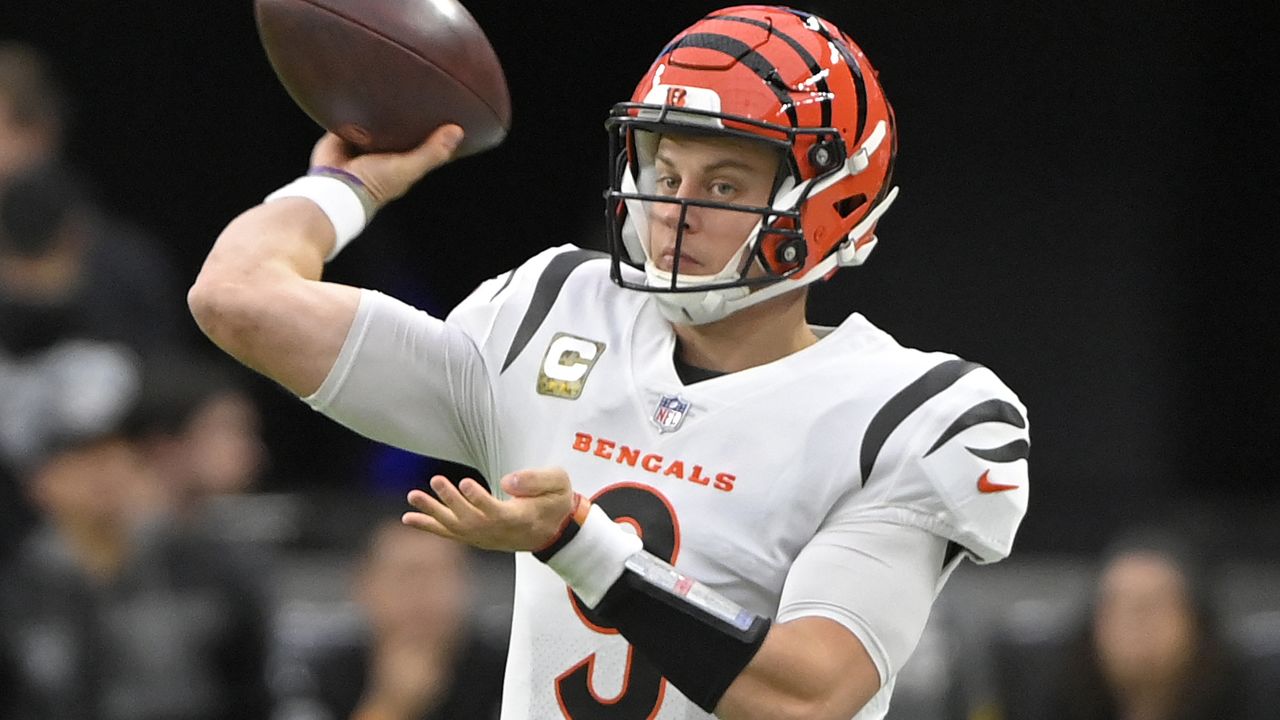 Bengals snap skid, topple slumping Raiders 32-13