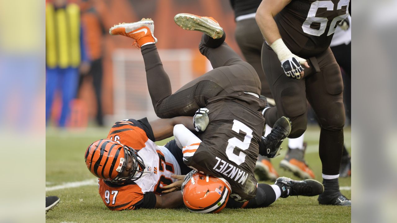 Cleveland Browns wide receiver Josh Cribbs (16) fights for yardage