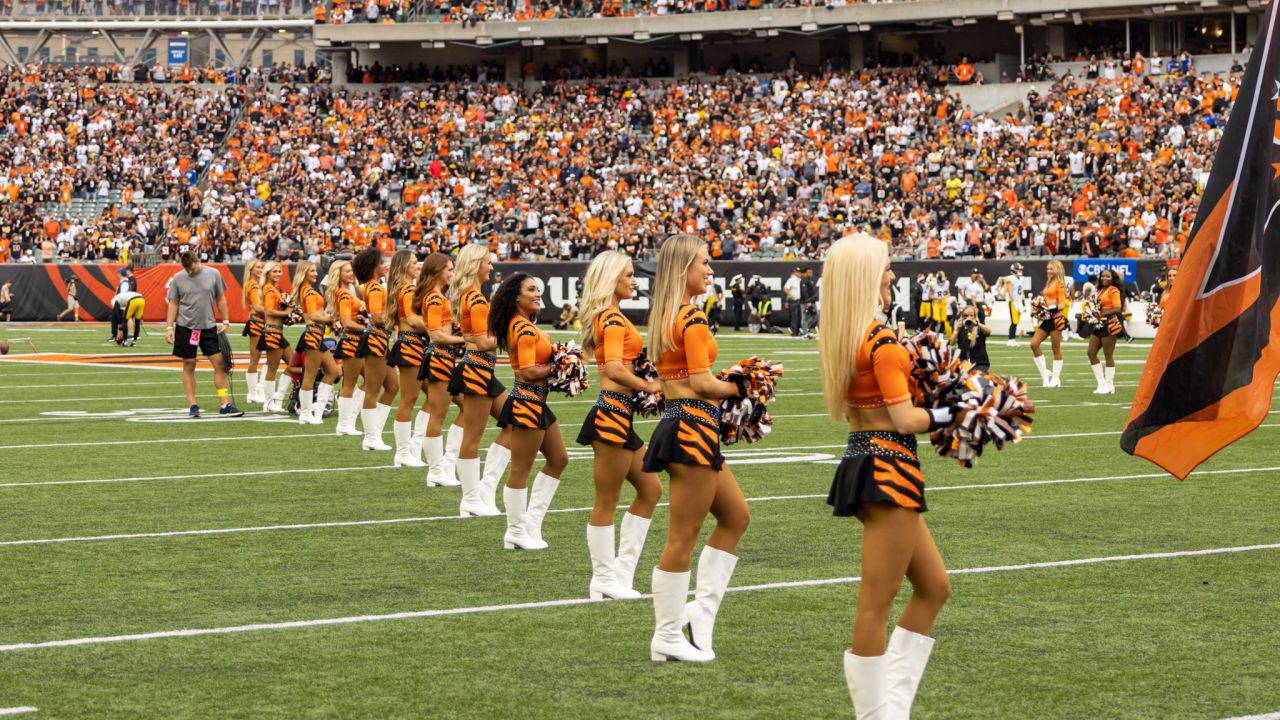 Photos  Ben-Gals Cheerleaders Take On Week 1 of the 2022 Season