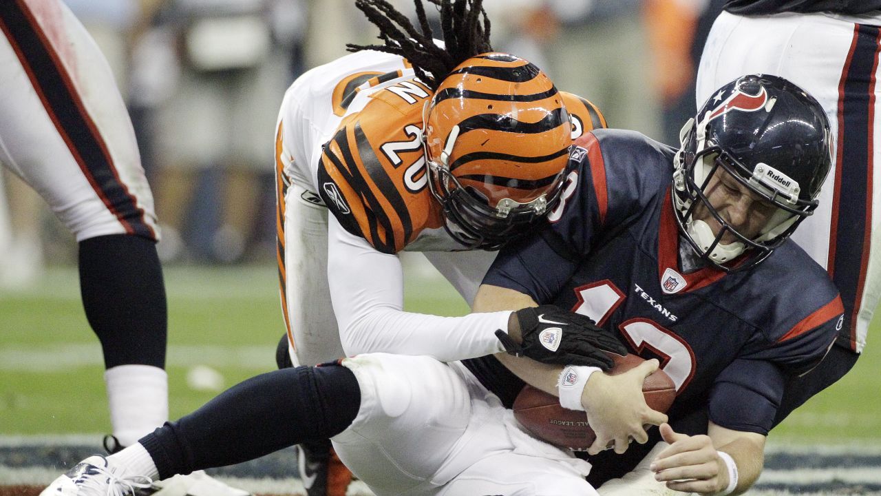 Cincinnati Bengals tackle Isaiah Prince (71) rushes into the