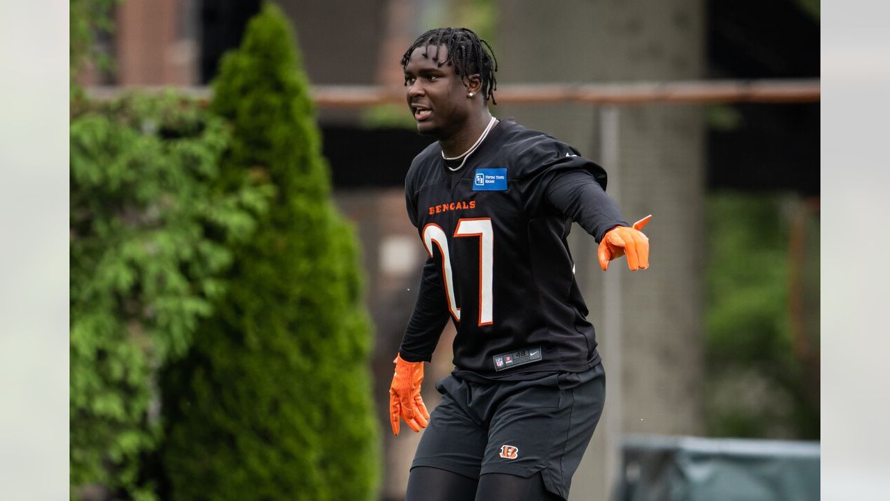 Quick Hits: Burrow Enters 2023, Strong, Stable, Grounded'; Ja'Marr Vows To  Chase Down Every Bengals Record; WRs Unwind With Damar Hamlin