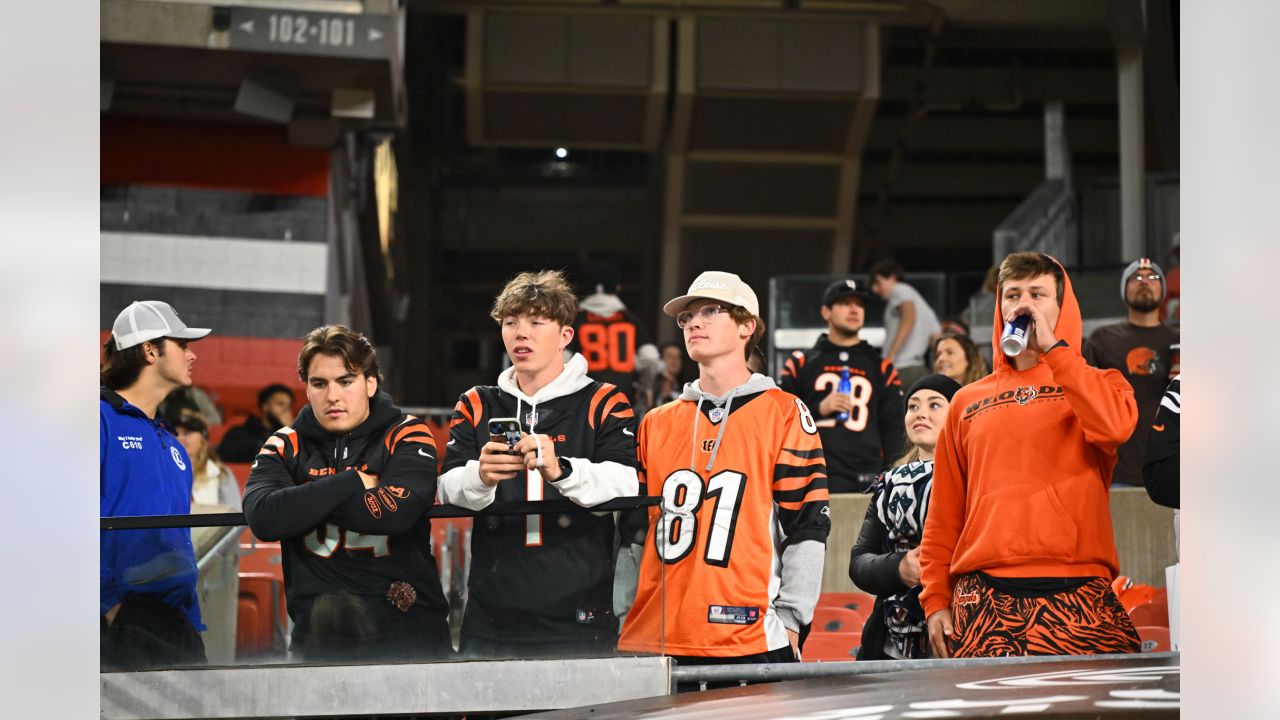 Cincinnati Bengals vs. Cleveland Browns. Fans support on NFL Game.  Silhouette of supporters, big screen with two rivals in background Stock  Photo - Alamy