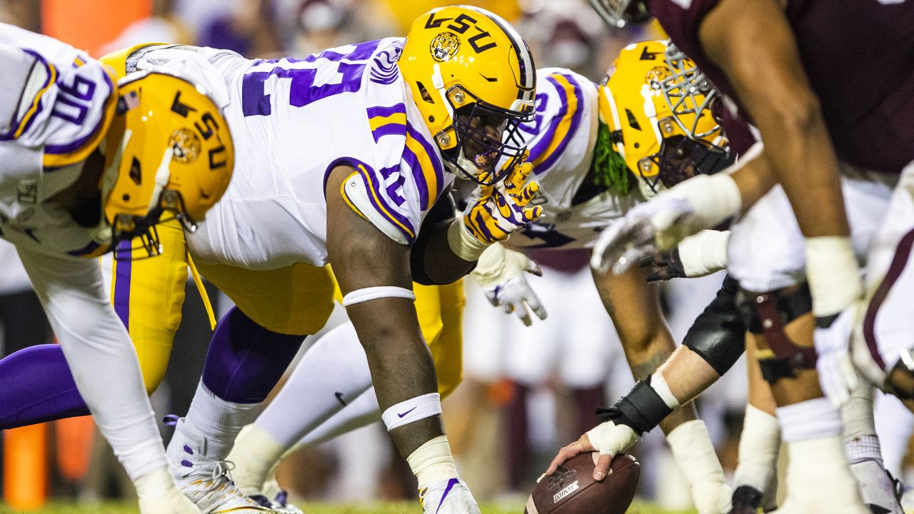 Joe Burrow, Bengals Teammate Tyler Shelvin Recreate Iconic LSU Photo