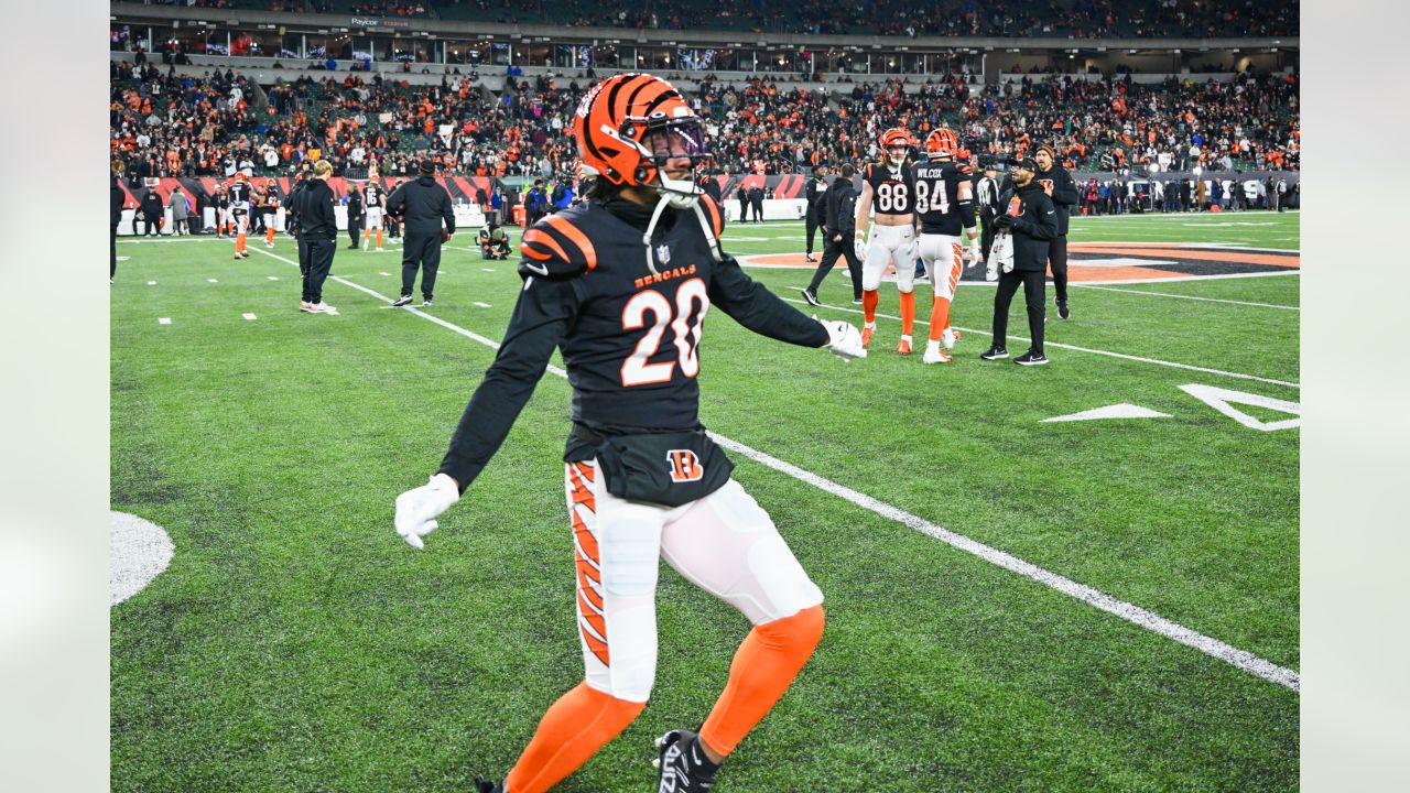 Cincinnati, United States. 16th Jan, 2023. Cincinnati Bengals quarterback Joe  Burrow (9) and Sam Hubbard (94) celebrate after defeating the Baltimore  Ravens 24-17 in their AFC Wild Card game at Paycor Stadium