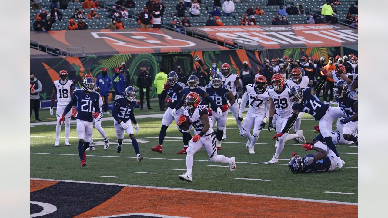 Bengals Line Up Titans To Take 17-7 Half-Time Lead