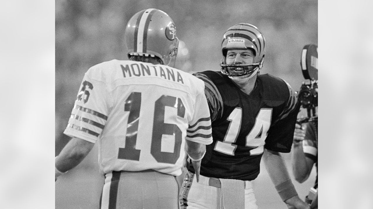 195 Cincinnati Bengals Qb Ken Anderson Stock Photos, High-Res Pictures, and  Images - Getty Images