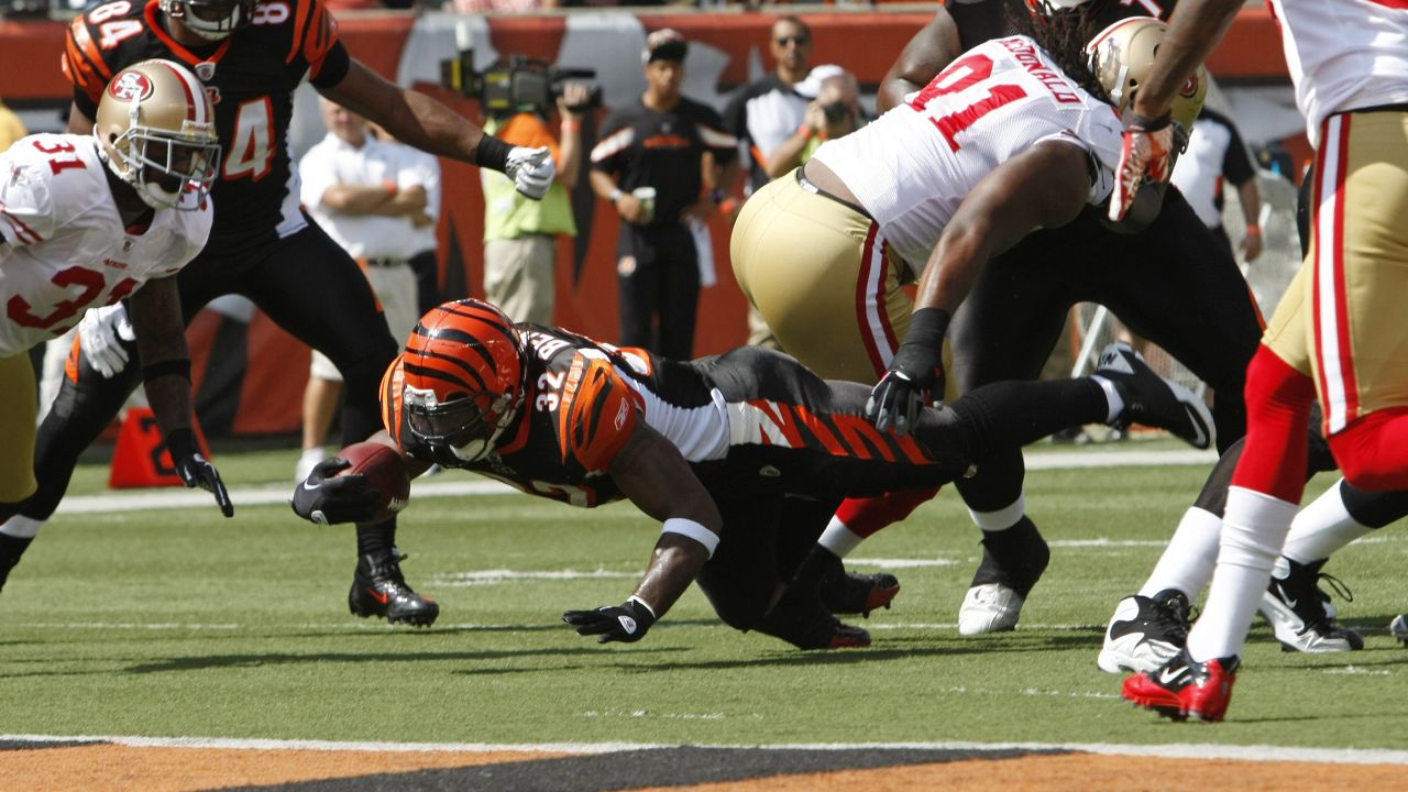 Cincinnati Bengals nose tackle D.J. Reader (98) celebrates a sack during an  NFL football game against the San Francisco 49ers, Sunday, Dec. 12, 2021,  in Cincinnati. (AP Photo/Emilee Chinn Stock Photo - Alamy