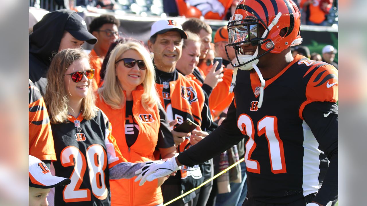 Broncos Flagging Bengals With Green Out