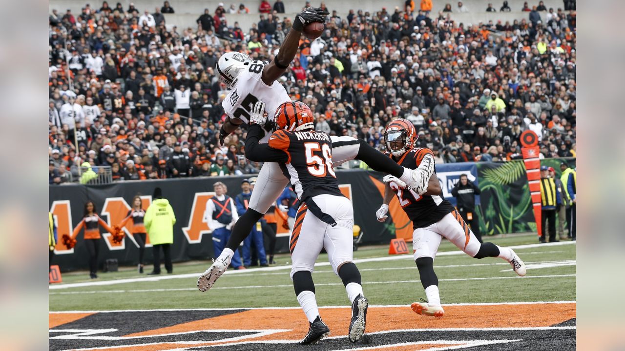 Mixon's Big Day Lifts Bengals Past Raiders, 30-16