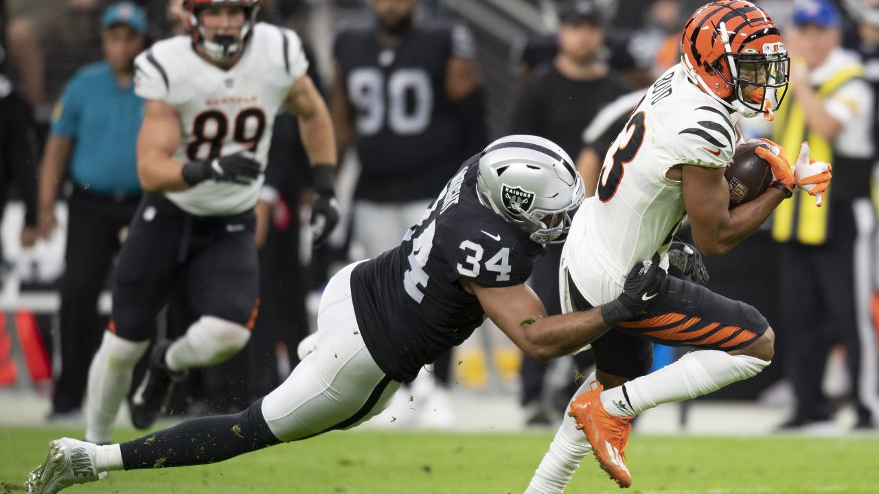 Outside linebacker K.J. Wright of the Las Vegas Raiders tries to