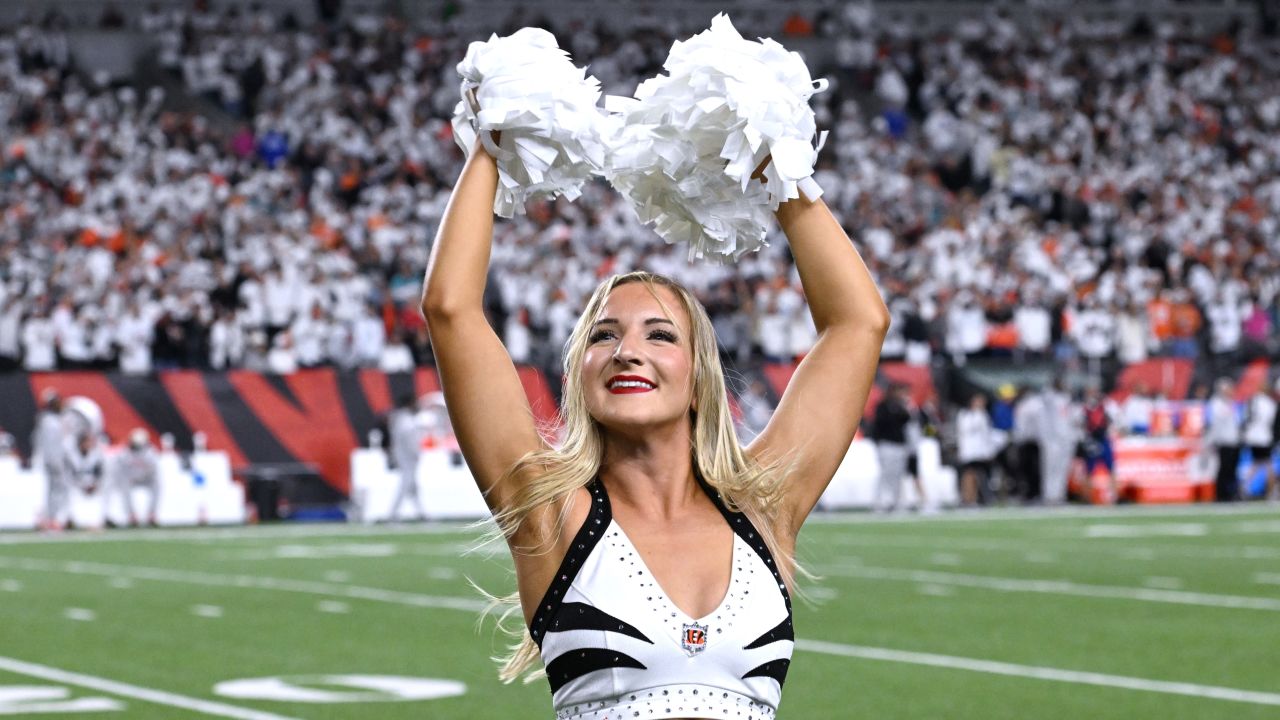 Super Bowl Bound: Ben-Gals' cheerleader Montgomery represents Bengals in  big event, News