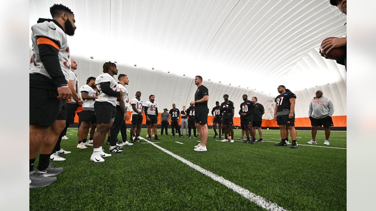 Cincinnati Bengals safety Jordan Battle (27) enters the training