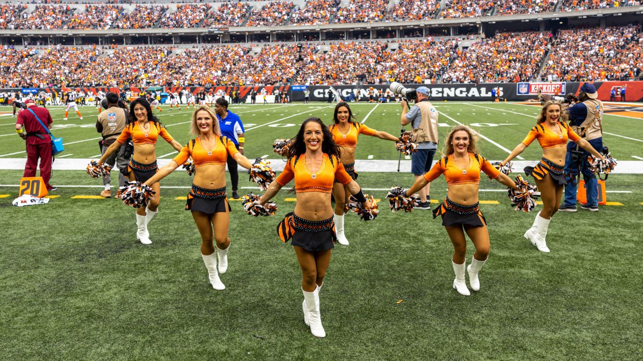 Photos  Ben-Gals Cheerleaders Take On Week 1 of the 2022 Season