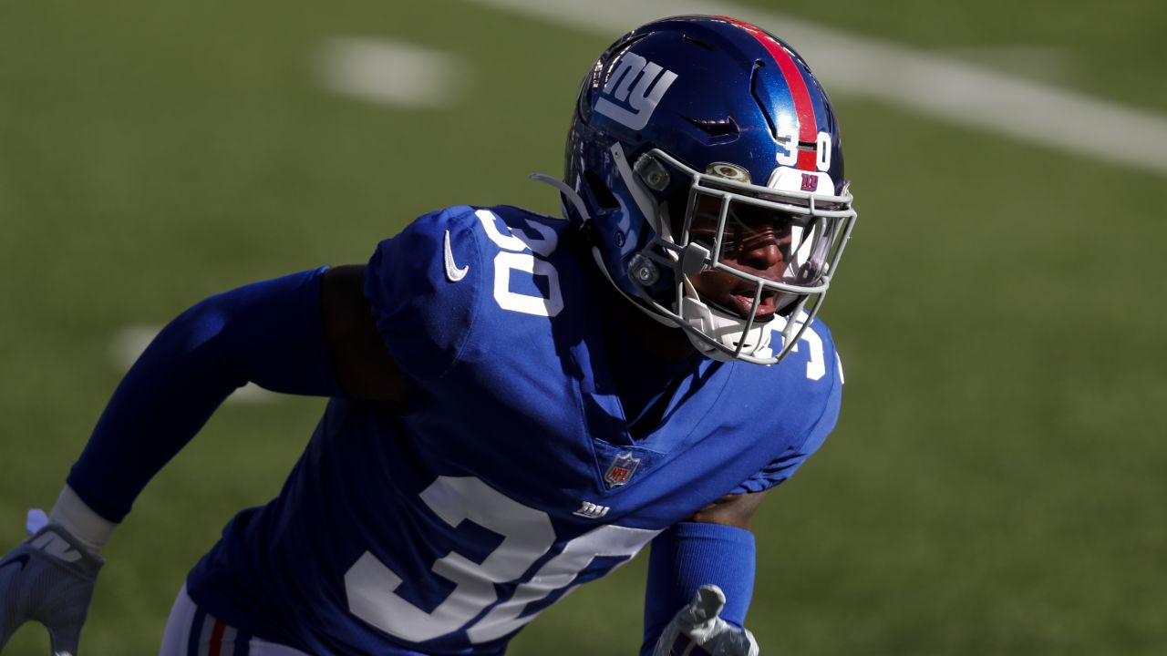 New York Giants cornerback Darnay Holmes (30) warms up before an