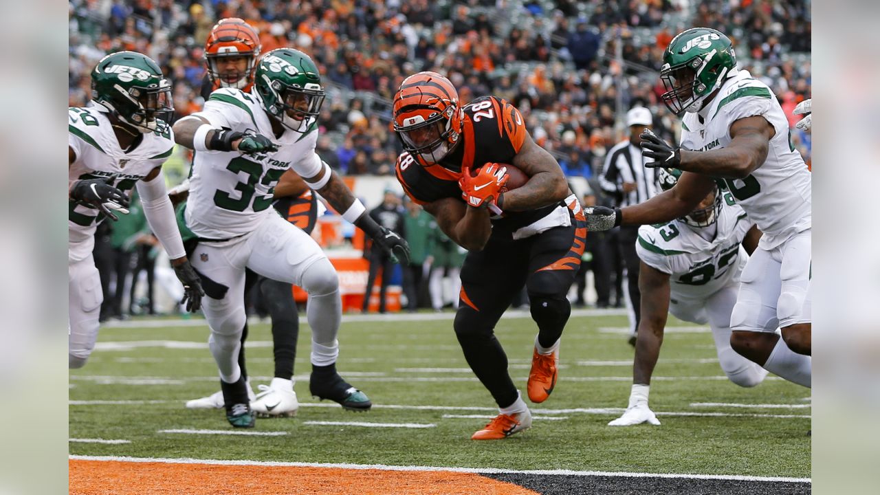 East Rutherford, New Jersey, USA: November 3, 2021, Cincinnati Bengals  running back Joe Mixon (28) gets flipped after making a long run during a  NFL football game against the New York Jets