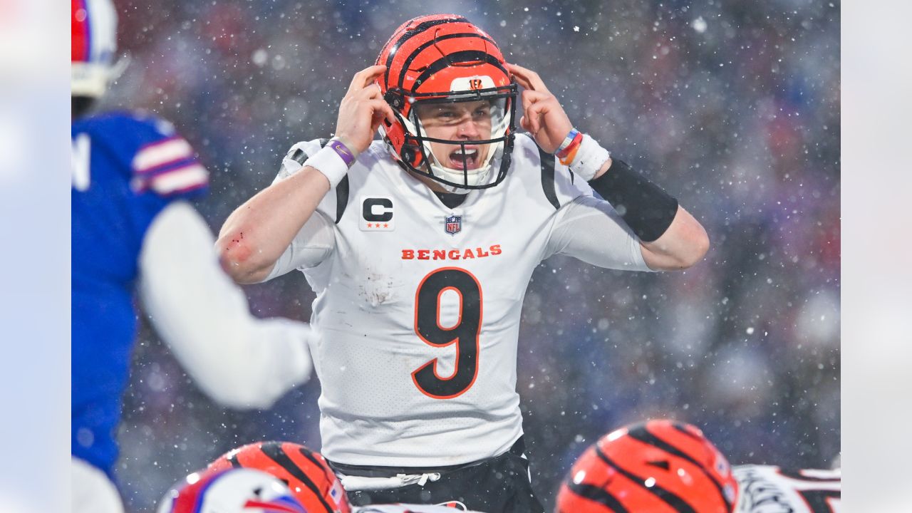 Joe Burrow Does Quiet Luxury in Nike Sneakers for Bengals vs. Browns –  Footwear News