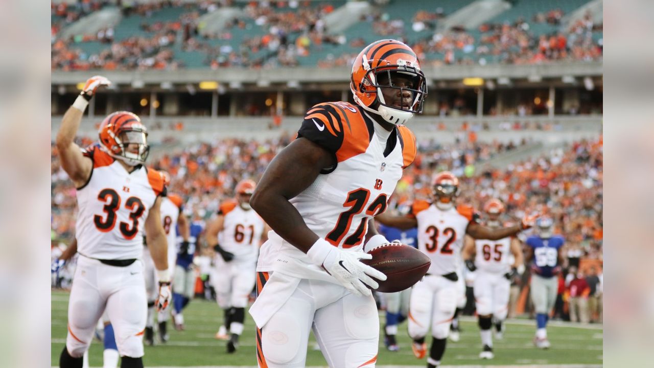 Bengals tight end TYLER EIFERT races down the sideline - Gold