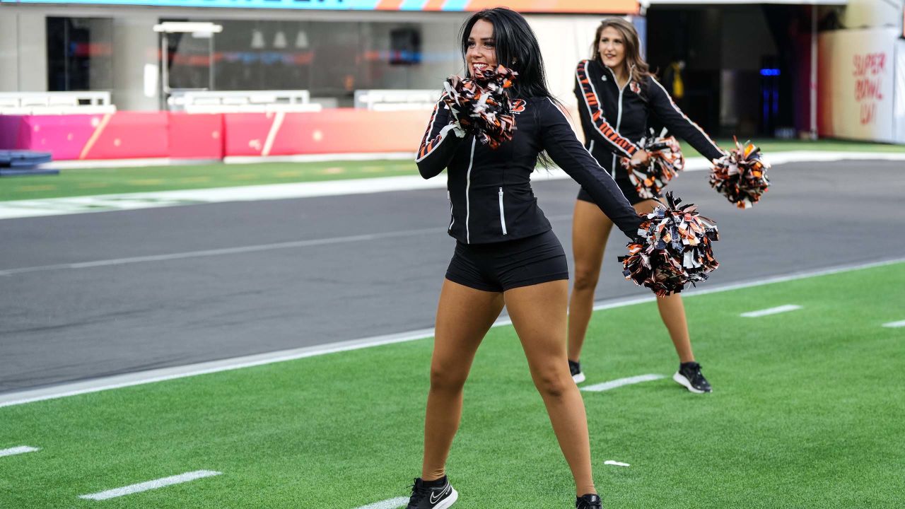 Photo Gallery  Ben-Gal Cheerleaders Field Rehearsal