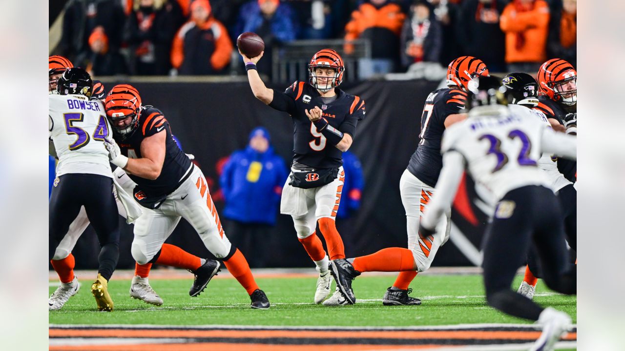 The Cincinnati Bengals huddle during an NFL wild-card football game against  the Baltimore Ravens on Sunday, Jan. 15, 2023, in Cincinnati. (AP  Photo/Emilee Chinn Stock Photo - Alamy