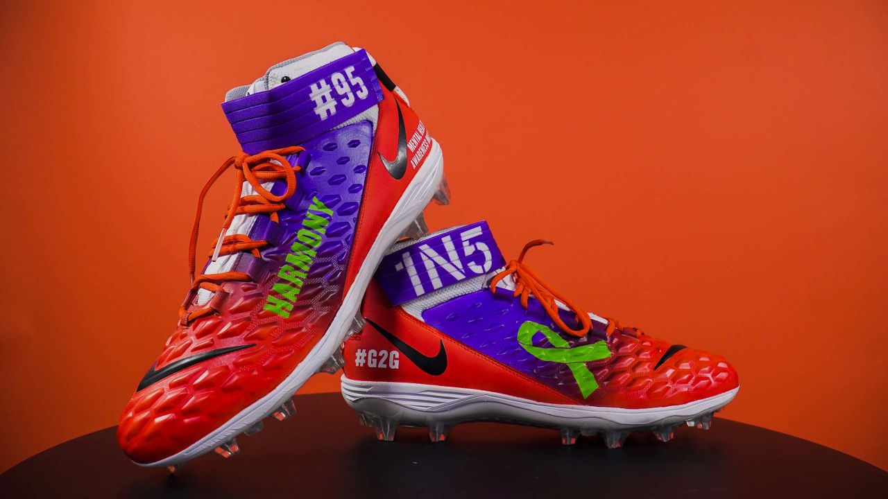 What Pros Wear: Joe Burrow's Nike Alpha Menace Elite 2 My Cause