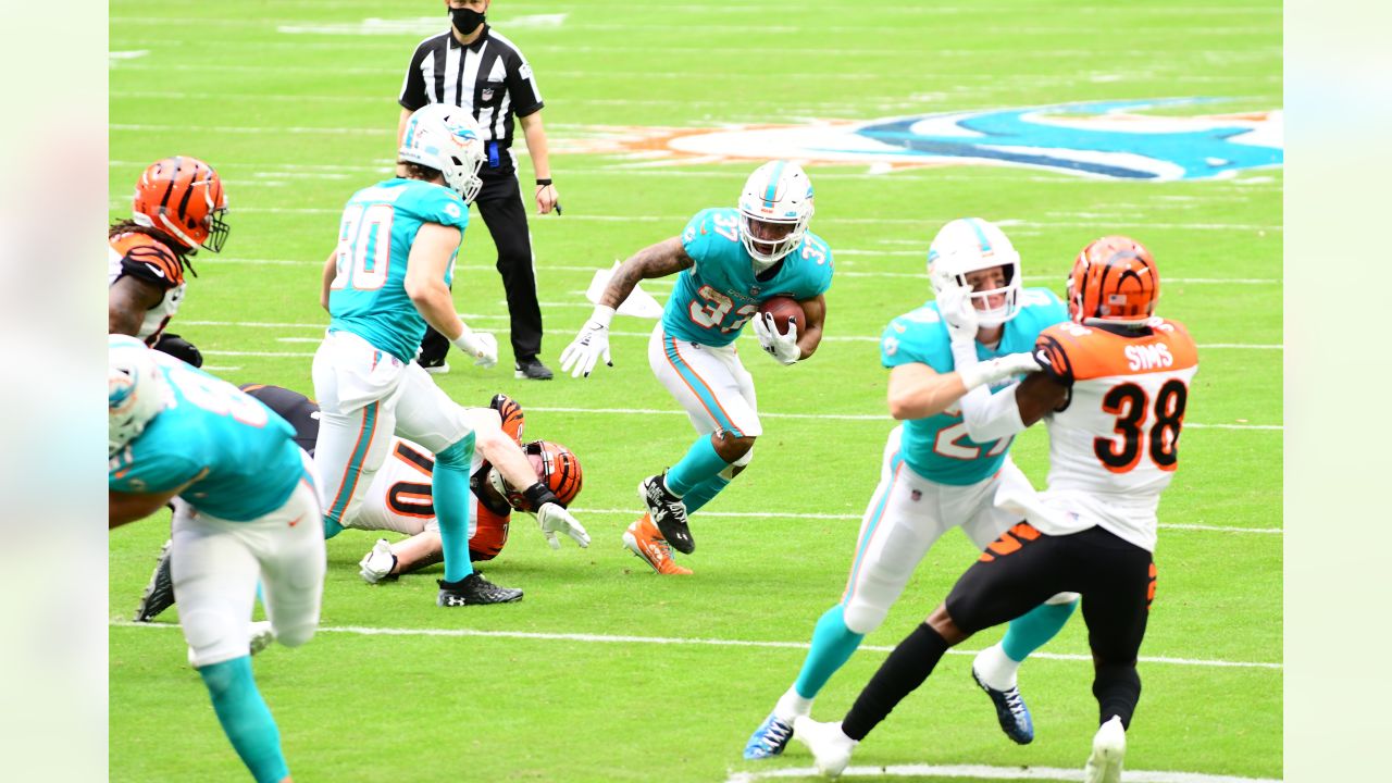 Miami Dolphins bench empties and fight breaks out - Miami Vs Bengals -  Multiple ejections 