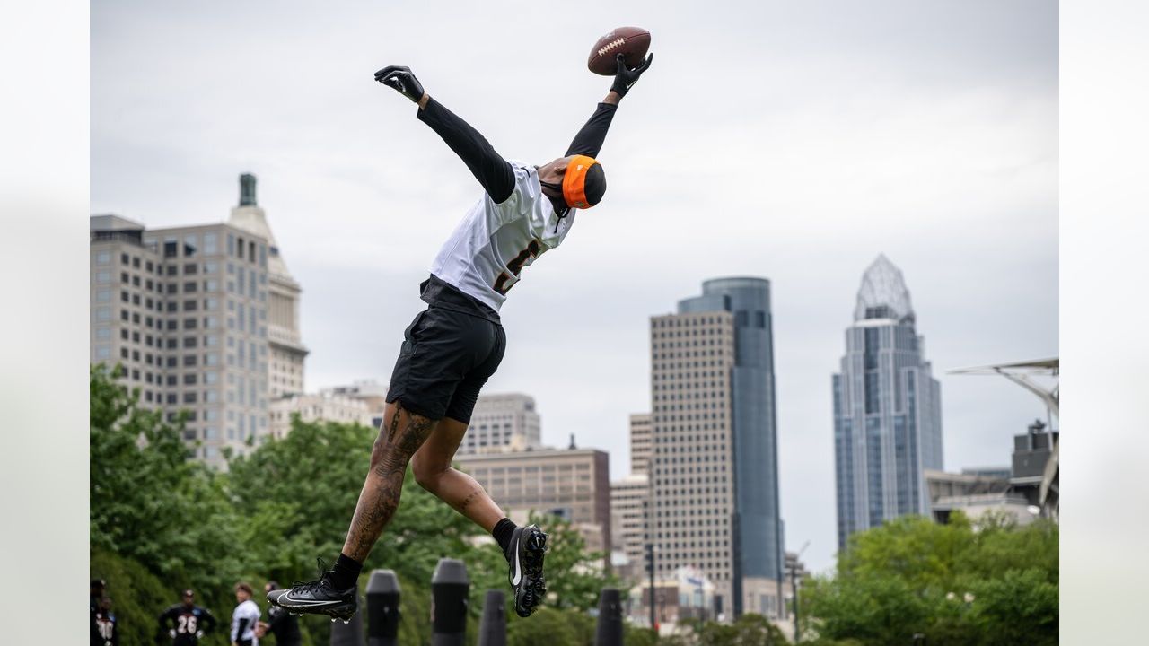 Quick Hits: Burrow Enters 2023, Strong, Stable, Grounded'; Ja'Marr Vows To  Chase Down Every Bengals Record; WRs Unwind With Damar Hamlin