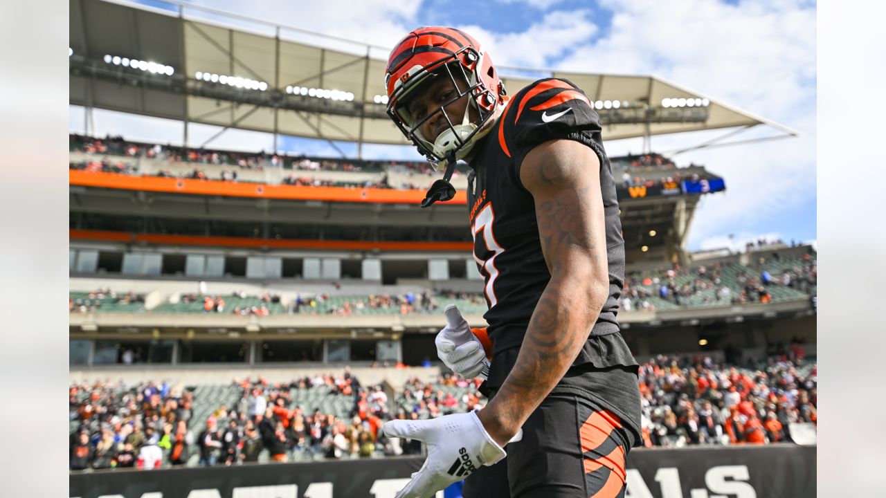 Rush for Bengals gear ahead of Sunday's playoff game against the Ravens at Paycor  Stadium