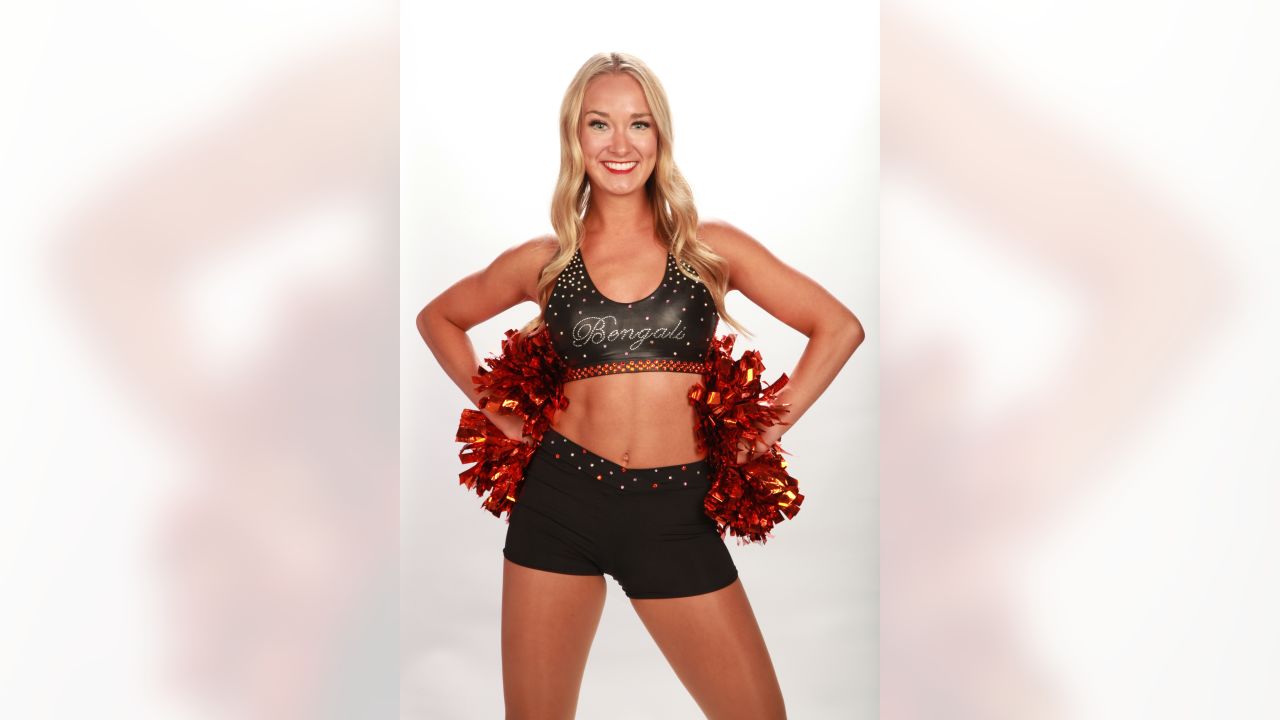 NFL Cheer: Ben-Gals - The Blonde Side