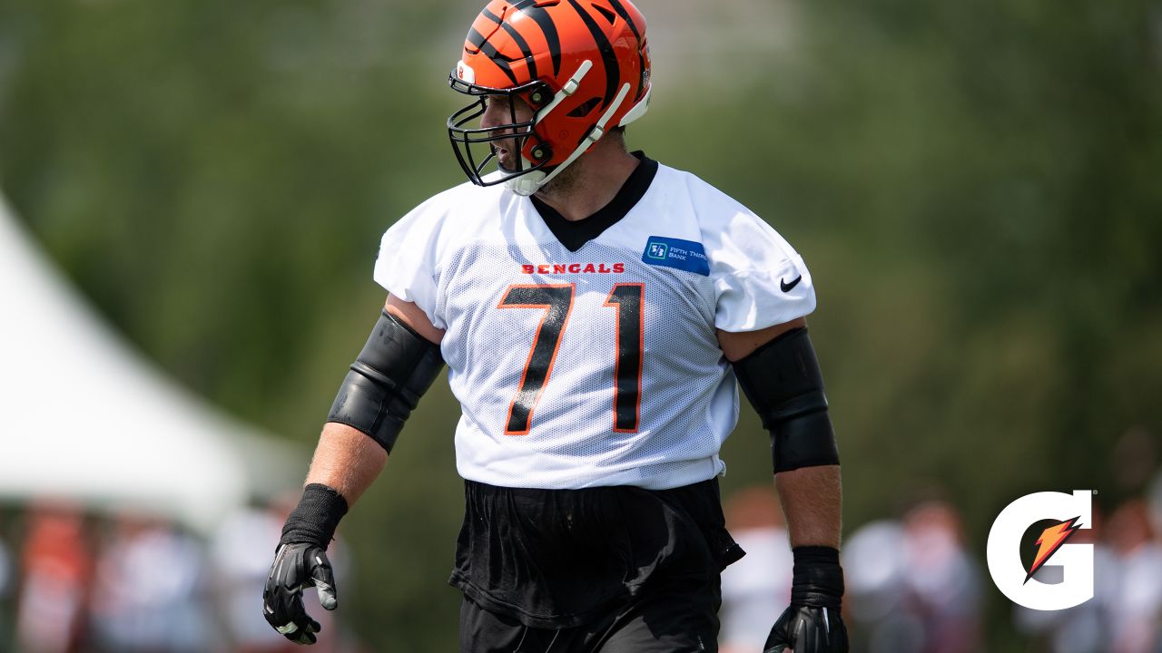 Joe Burrow kisses Evan McPherson after Bengals beat Titans at the gun -  Cincy Jungle