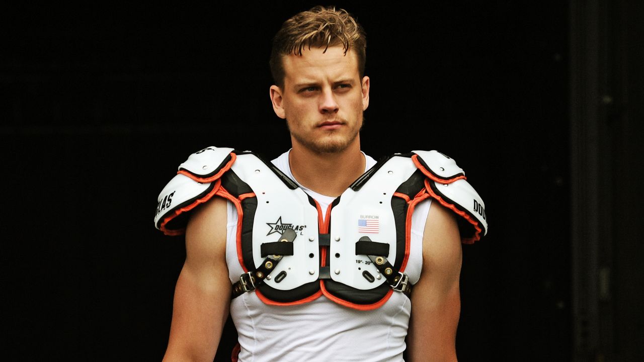 Joe Burrow of the Cincinnati Bengals wearing a shirt in support of News  Photo - Getty Images