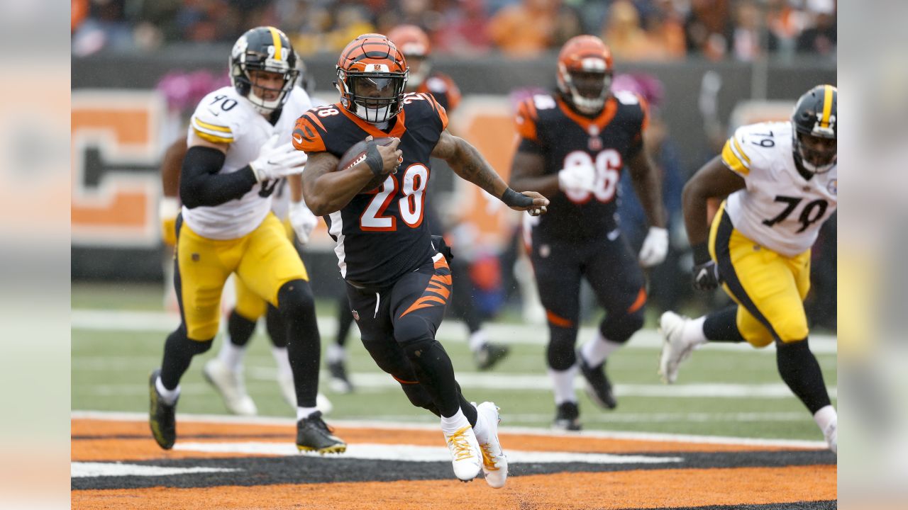 Pittsburgh Steelers cornerback Ahkello Witherspoon (25) celebrates an  interception during a NFL football game against the Cincinnati Bengals,  Sunday, Sept. 11, 2022, in Cincinnati. (AP Photo/Emilee Chinn Stock Photo -  Alamy