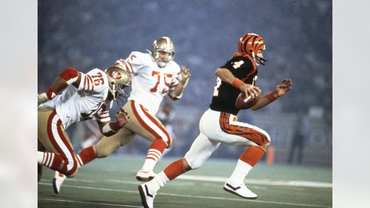 Cincinnati Bengals quarterback Ken Anderson (14) smiles as he congratulates  Cleveland Browns' quarterback Brian Sipe (17)