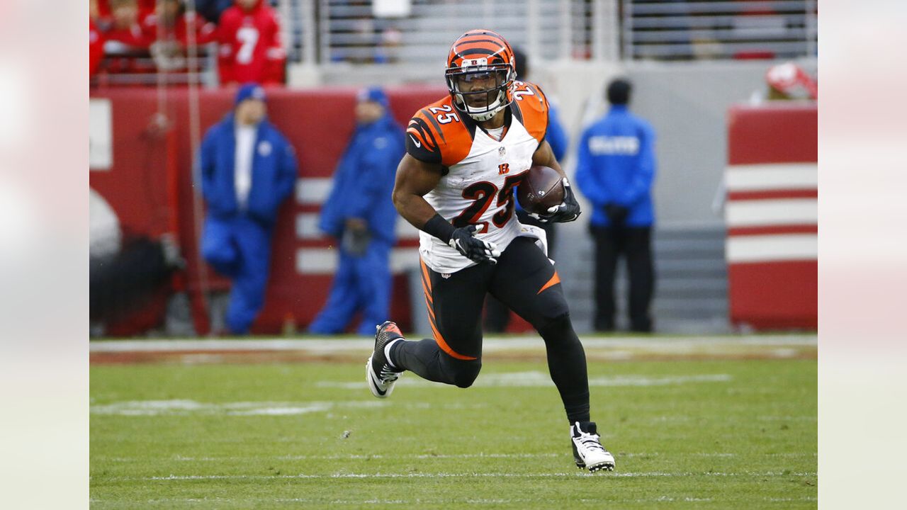 Ex-Bengals, Buccaneers RB Giovani Bernard retires after 10-year career 