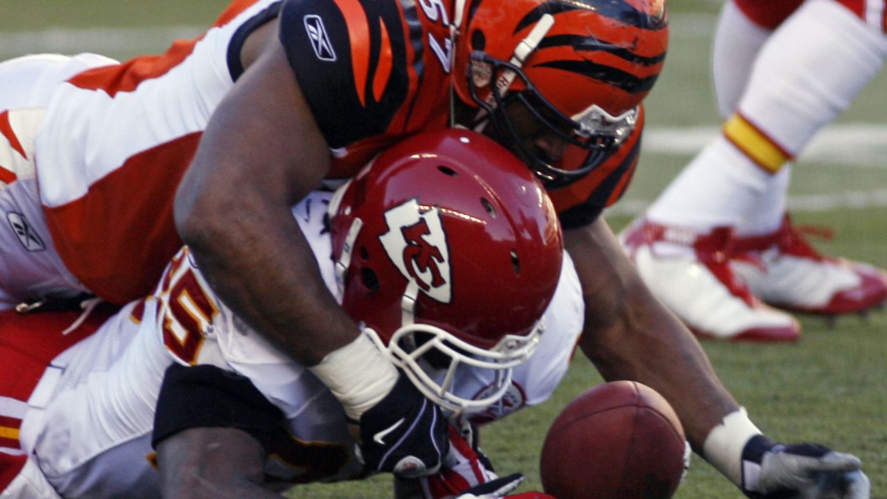 Cincinnati Bengals cornerback Tre Flowers (33) runs for the play during an NFL  football game against the Kansas City Chiefs, Sunday, Dec. 4, 2022, in  Cincinnati. (AP Photo/Emilee Chinn Stock Photo - Alamy