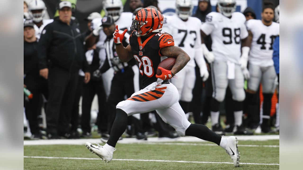 Joe Mixon powers Cincinnati Bengals past Oakland Raiders