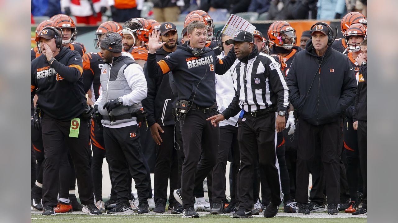 Video Video shows clash between Patriots production, Bengals security - ABC  News