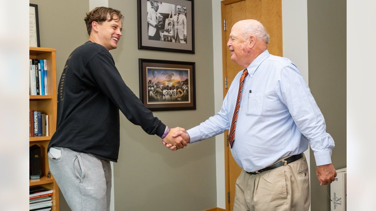 Joe Burrow holds press conference after signing new contract